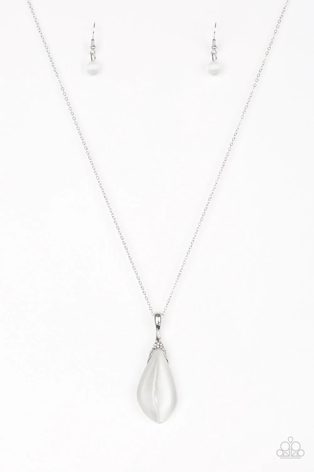 Paparazzi Friends In GLOW Places - White Necklace