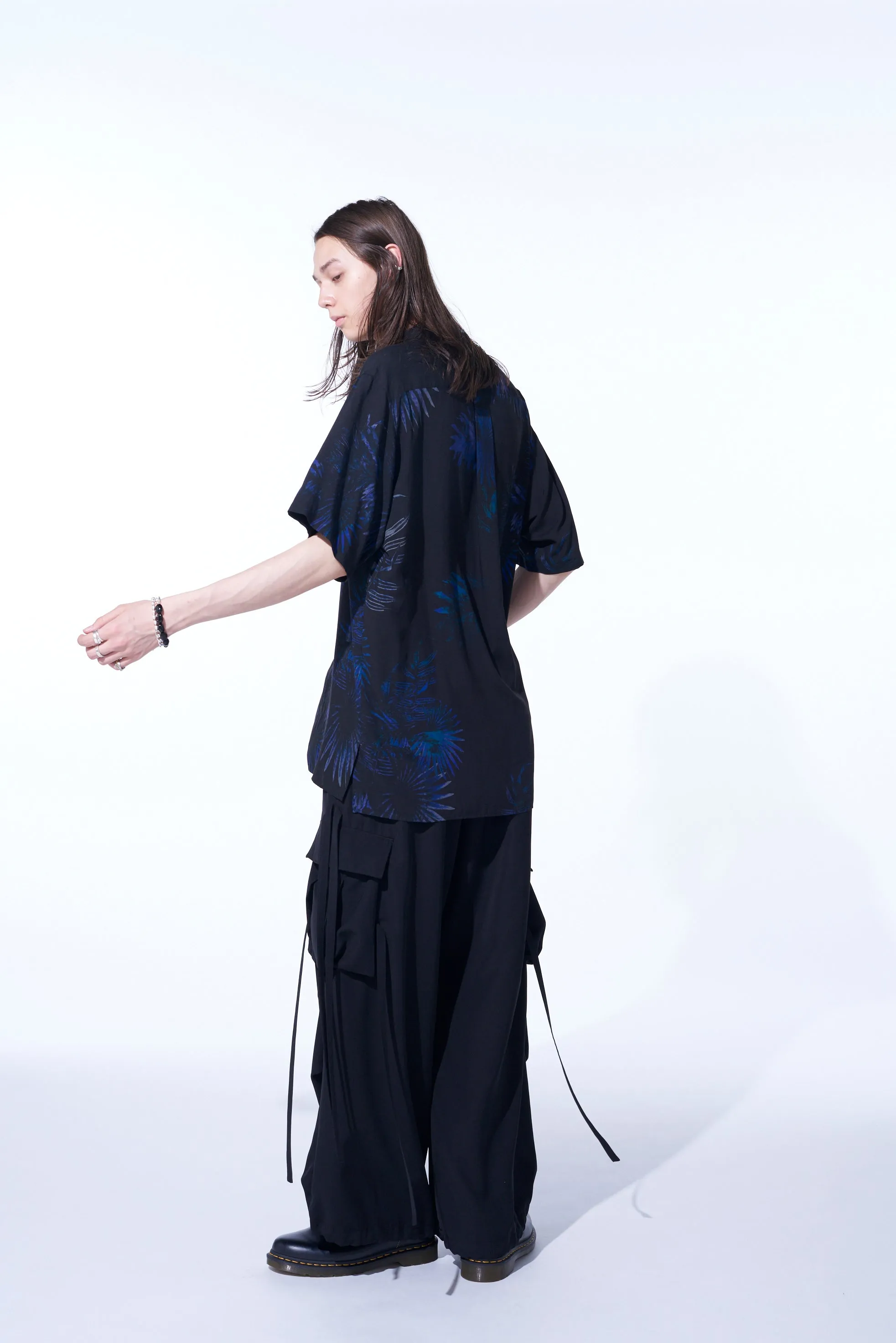 RAYON LAWN BLUE PALM LEAF PATTERNED ALOHA SHIRT