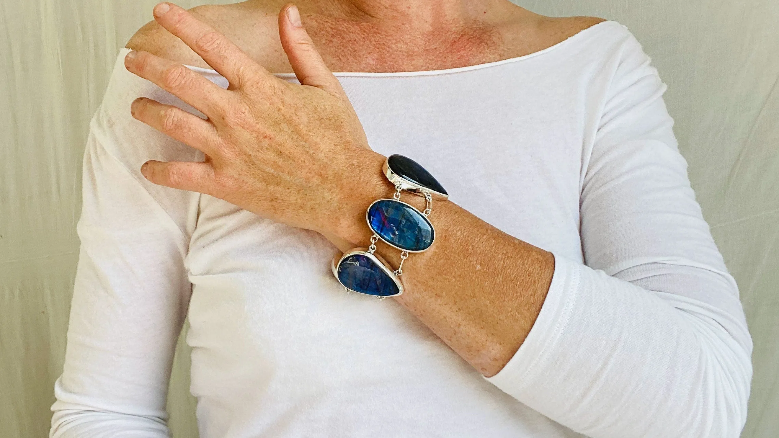 Sterling Labradorite Bracelet. Beautiful Blue Flash. 0358